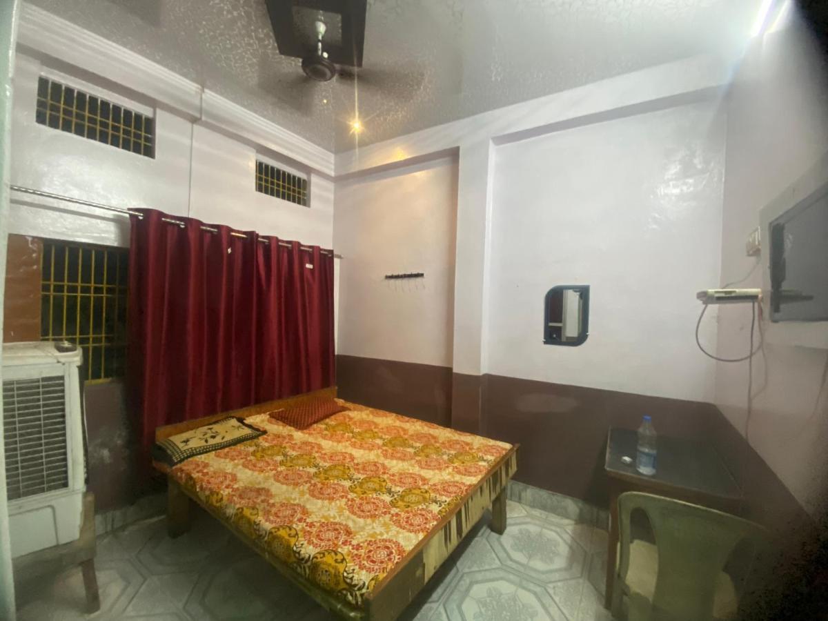 Hotel Yatri Niwas Varanasi Bagian luar foto