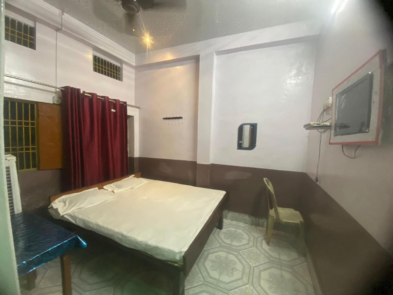 Hotel Yatri Niwas Varanasi Bagian luar foto