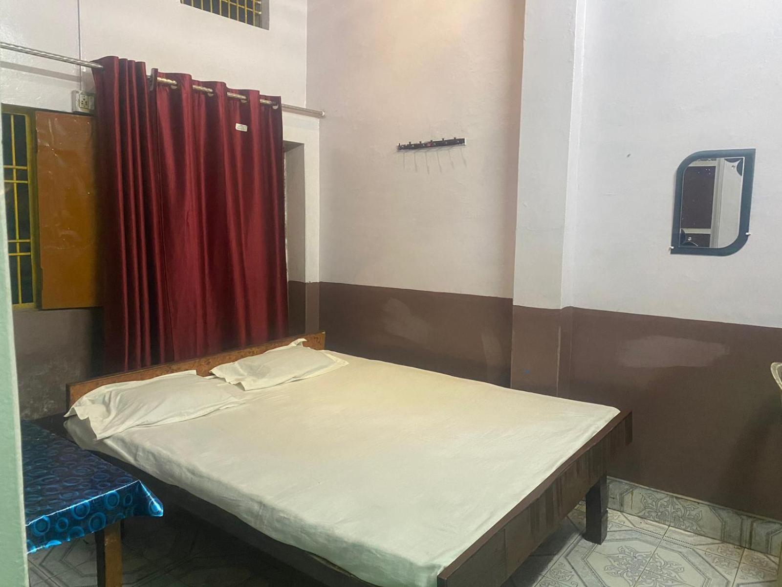 Hotel Yatri Niwas Varanasi Bagian luar foto