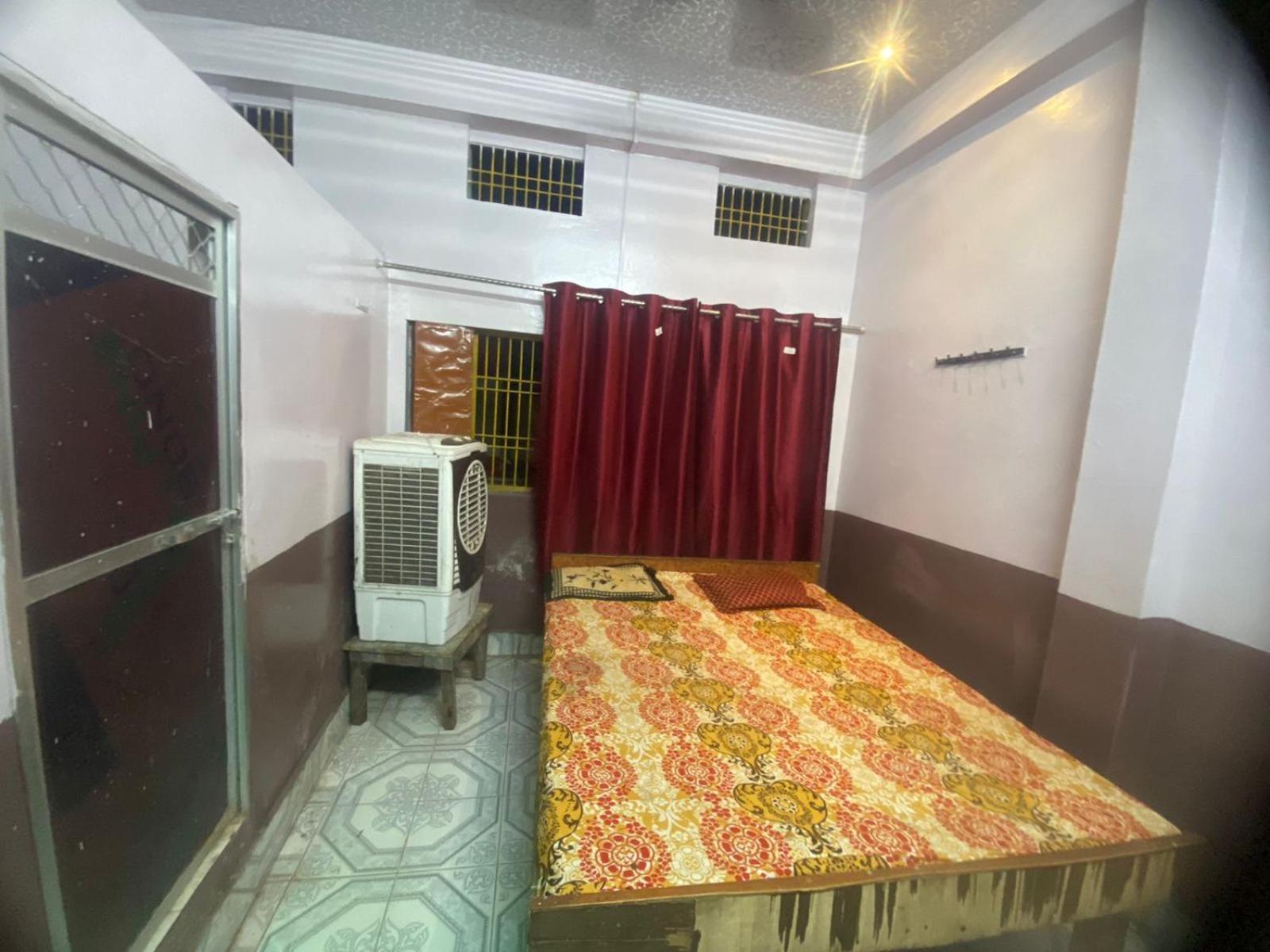 Hotel Yatri Niwas Varanasi Bagian luar foto