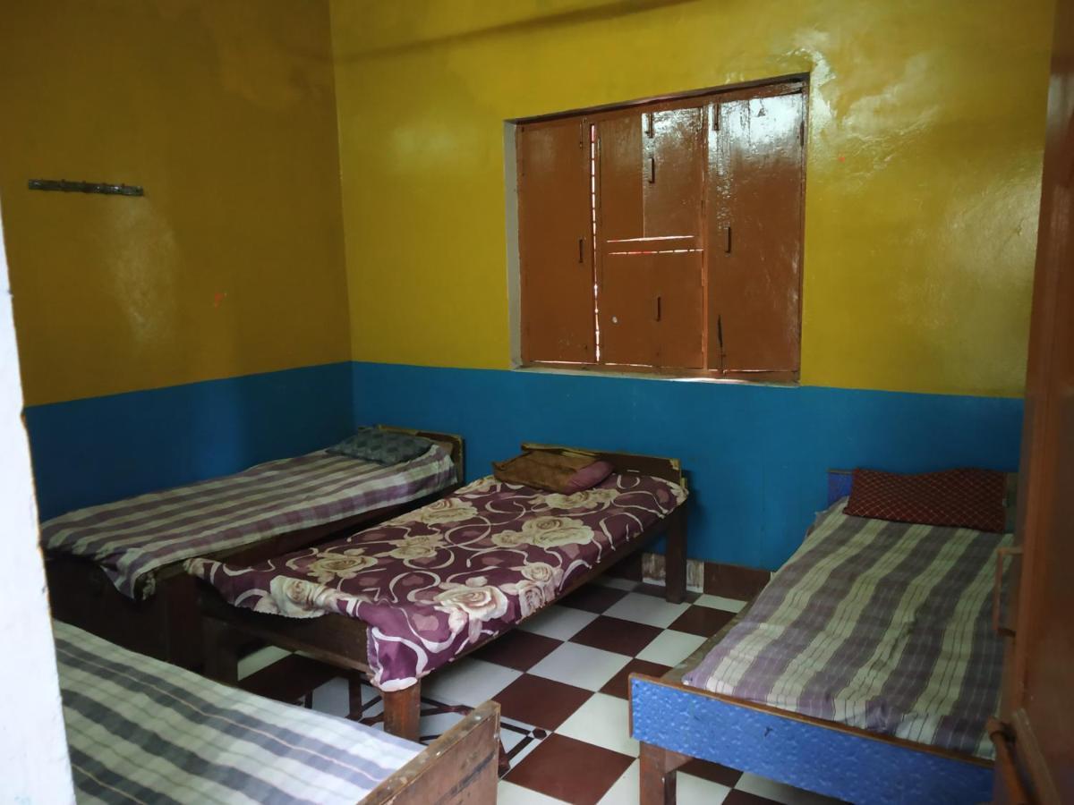Hotel Yatri Niwas Varanasi Bagian luar foto