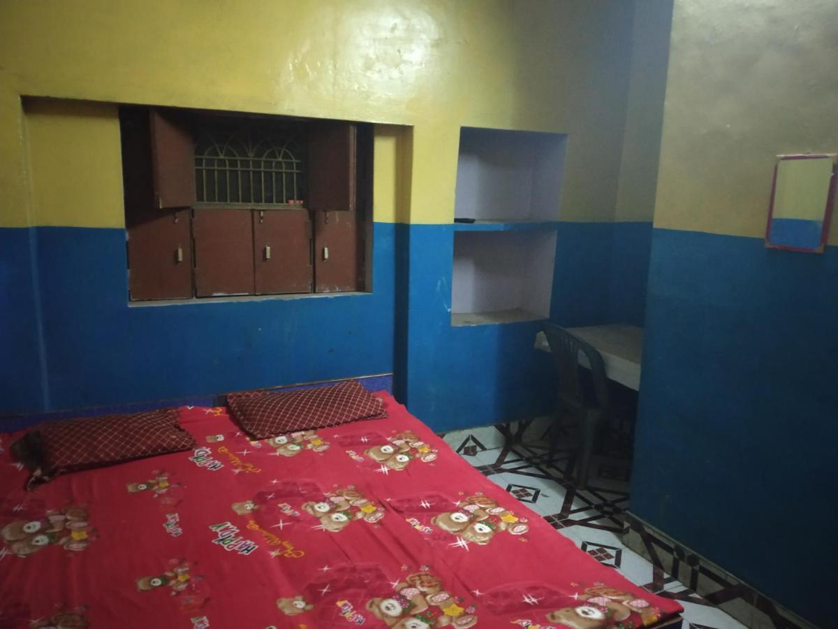 Hotel Yatri Niwas Varanasi Bagian luar foto