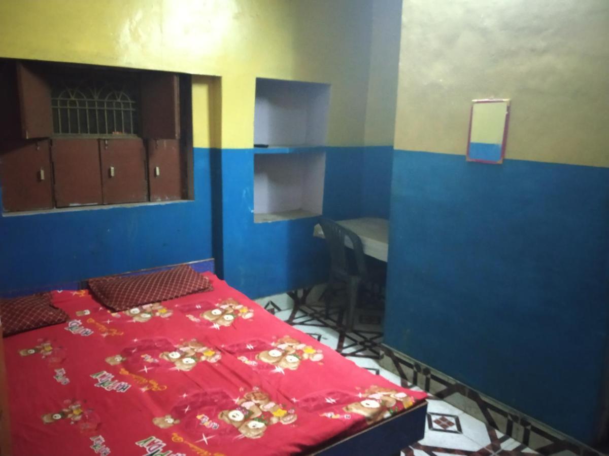Hotel Yatri Niwas Varanasi Bagian luar foto